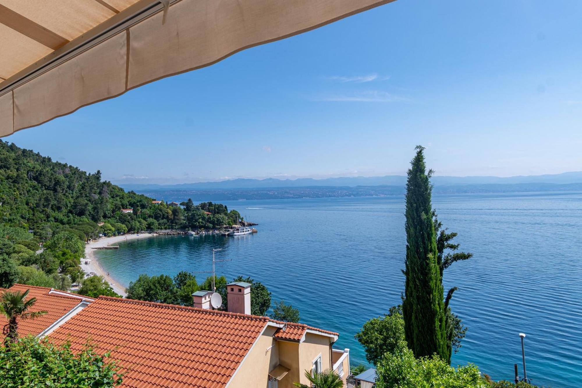 Apartments By The Sea Medveja, Opatija - 7720 Lovran Exteriér fotografie