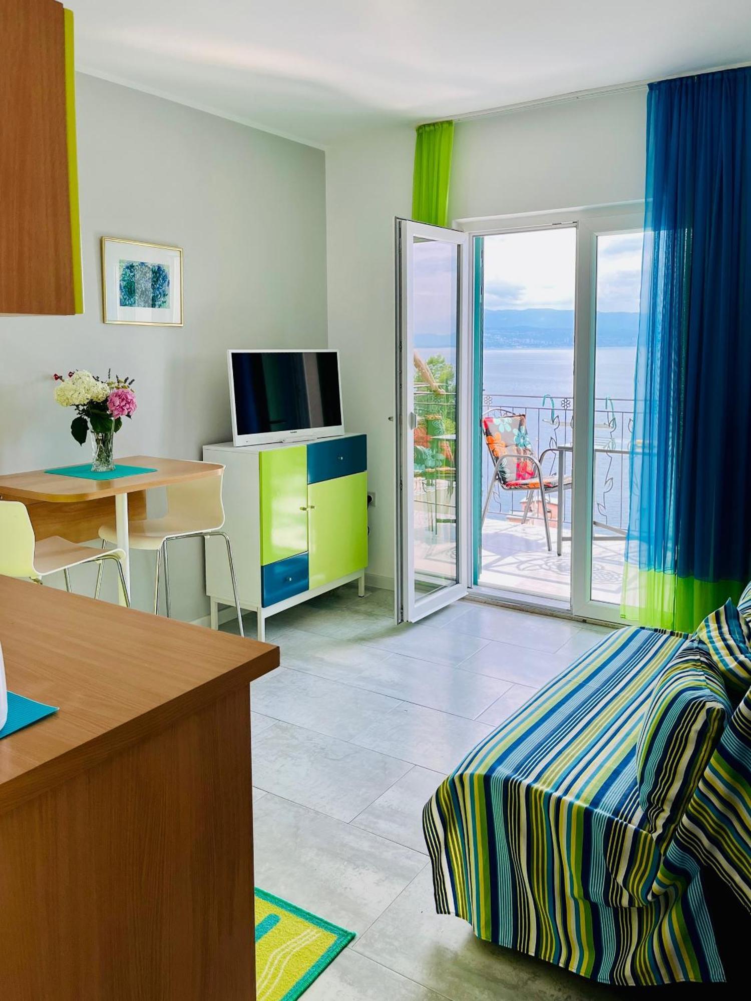 Apartments By The Sea Medveja, Opatija - 7720 Lovran Exteriér fotografie